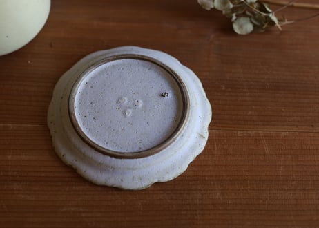 鉄粉のある　輪花皿 15cm　水色のような紫のような紫雲末色