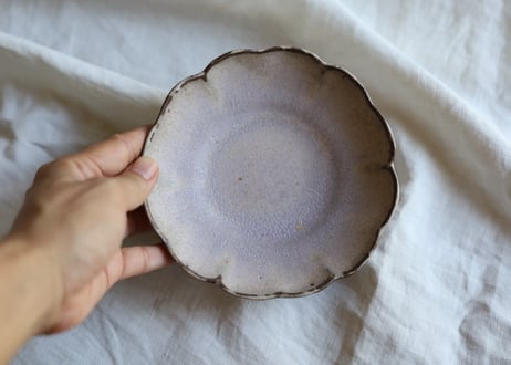 鉄粉のある　 輪花　中鉢　淡い桃色
