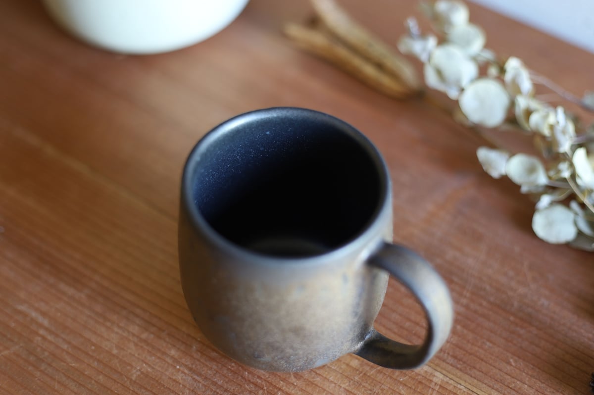 金属のような風合い マグカップ丸底(L) アンティークゴールド系