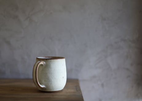 鉄粉のあるマグカップ　丸底　乳白