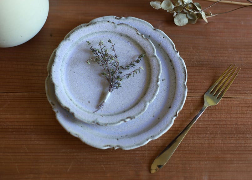 粉彩花文皿 骨董品買取実例・実績 - スタッフ日録：景徳鎮｜粉彩四季花文皿