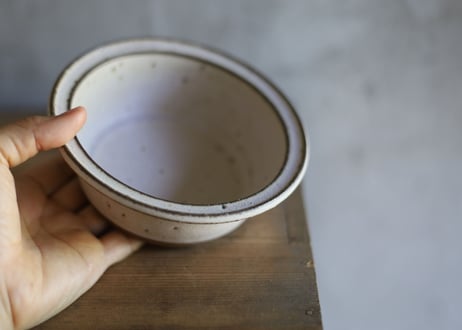 鉄粉のある　細リム　スープ鉢　 桃グレーベージュ