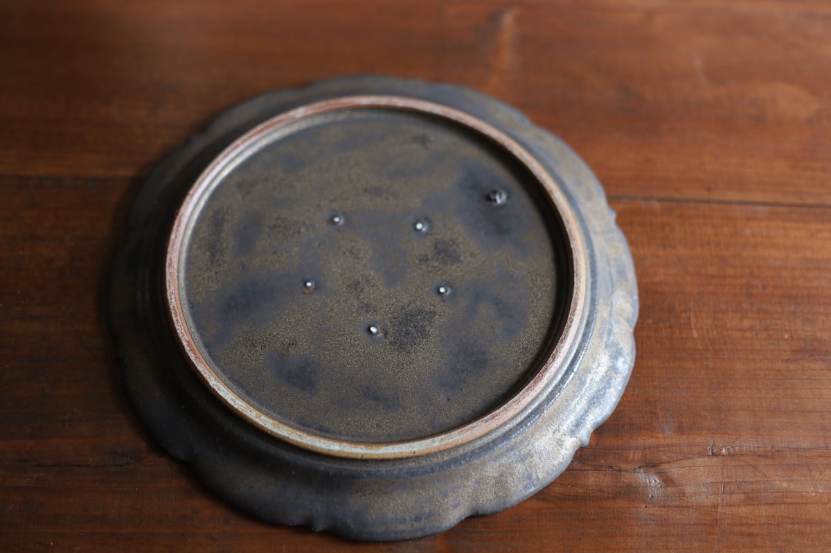 金色装飾の陶器製香合 金色装飾の陶器製香合