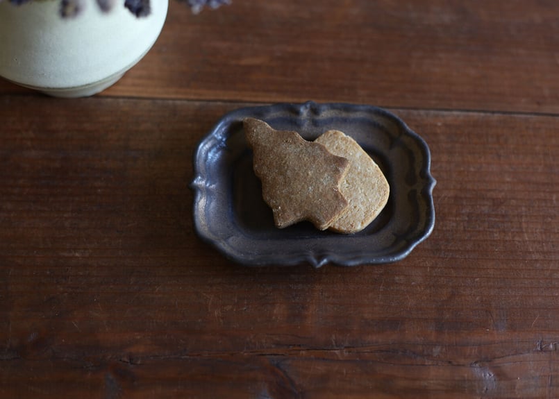 金属のような風合い 輪花長豆皿 アンティークゴールド 陶器 | touki a⇔n