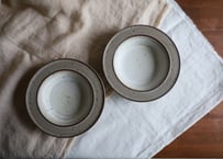 鉄粉のある　ブリム深いスープ皿（M）　グレー／乳白