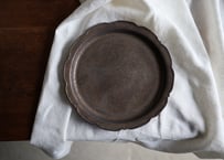 金属のような風合　輪花皿 22cm　アンティークゴールド