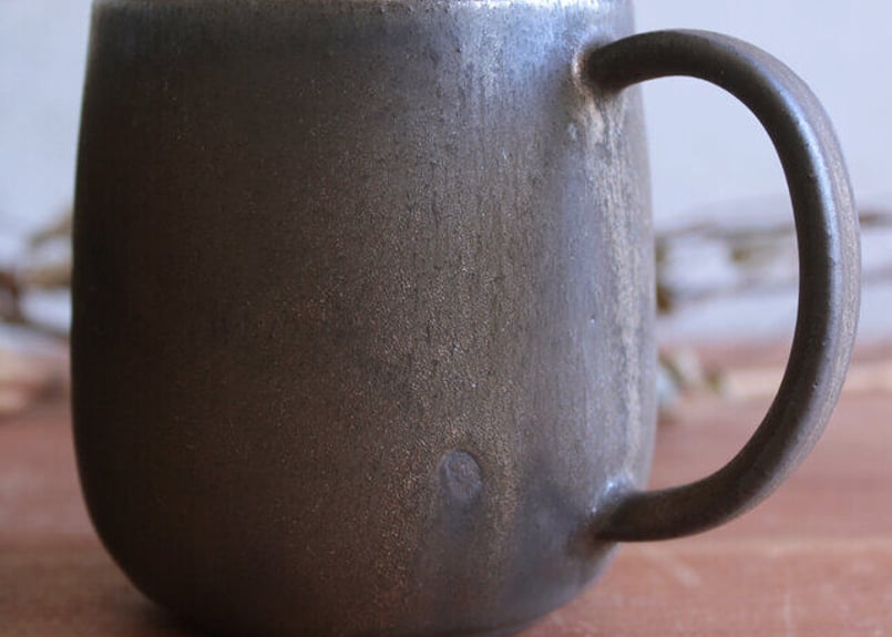 金属のような風合い マグカップ丸底(L) アンティークゴールド系