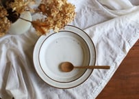 鉄粉のある　ブリム皿　深さのある大皿  カレー皿　乳白色