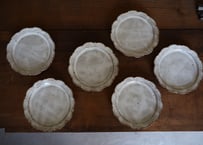 鉄粉のある　輪花皿 小皿　艶のある白