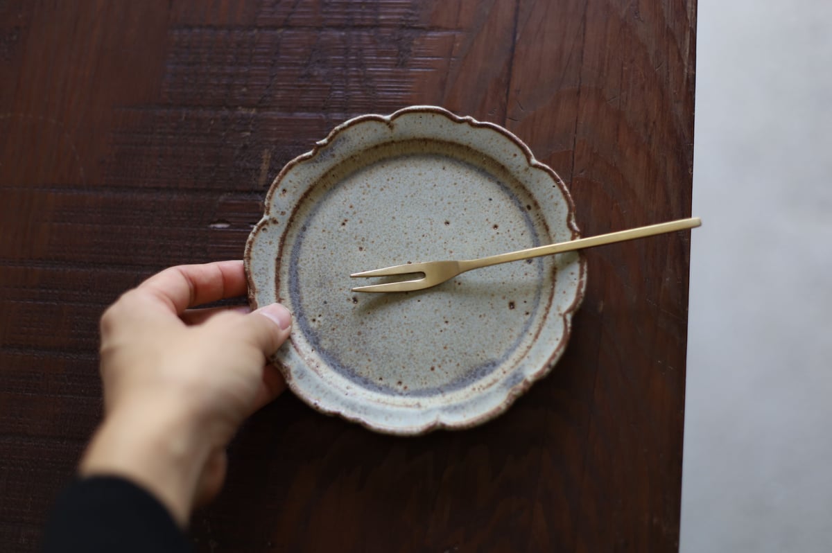 鉄粉のある 輪花皿 小皿 アンティークな雰囲気のグリーンブルー