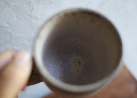 鉄粉のあるマグカップ　丸底　淡い桃ベージュ