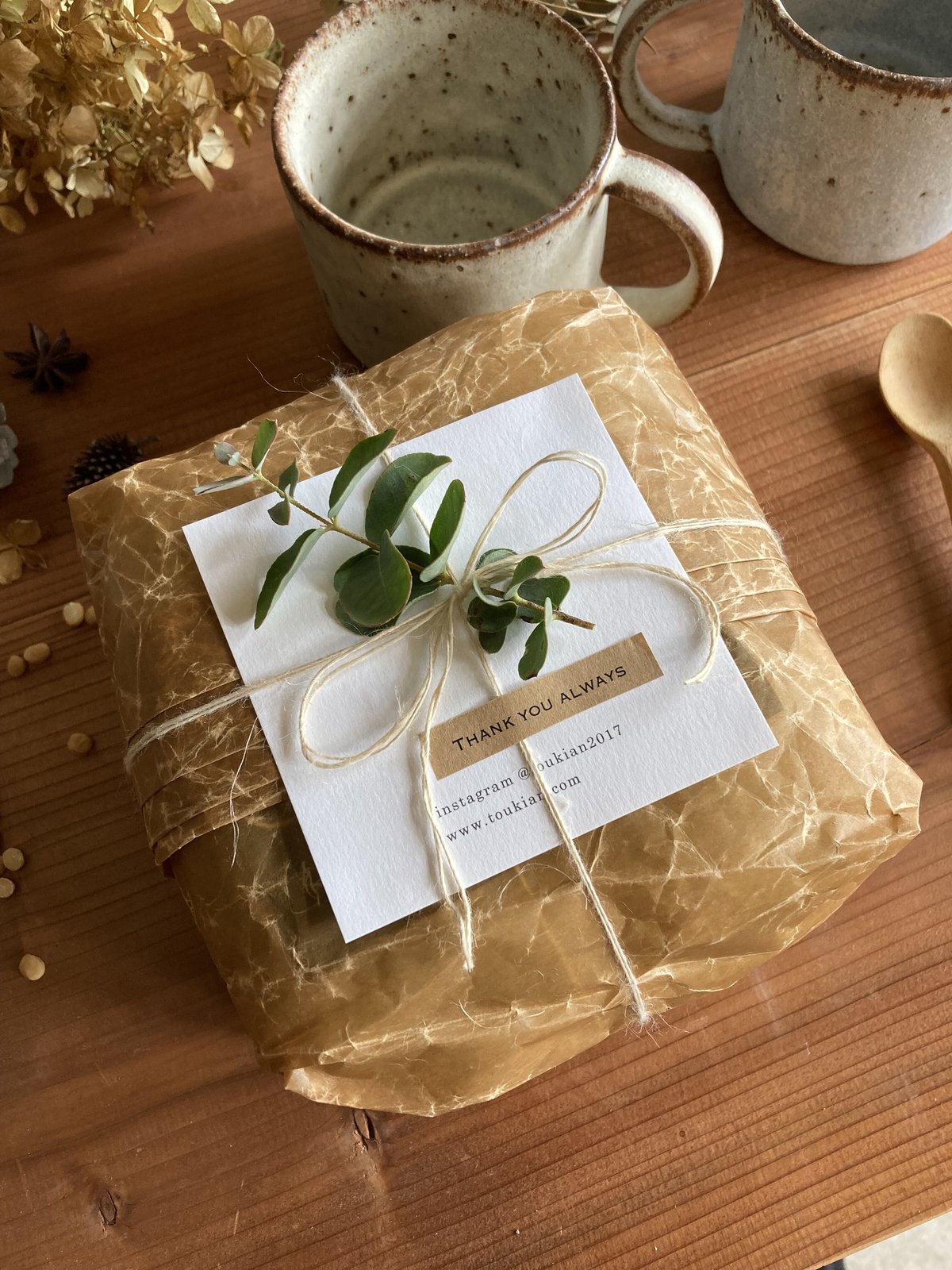 金属のような風合 輪花皿 18.5cm アンティークゴールド焦茶色