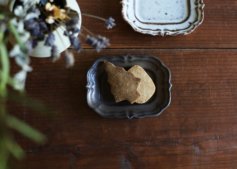 貴重品？時代物？の金属製の豆皿のようなもの 貴重品？時代物？の金属製の豆皿のようなもの