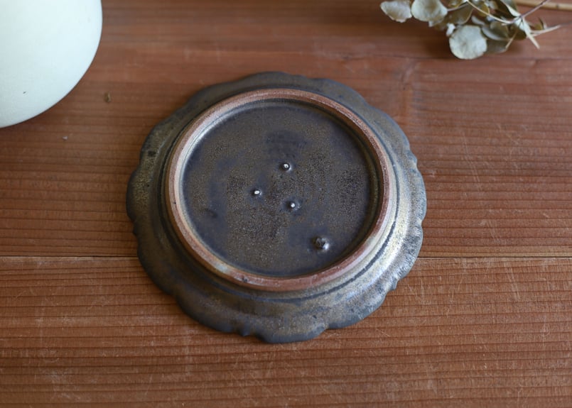 金属のような風合い 輪花皿 小皿 アンティークゴールド | touki a⇔n