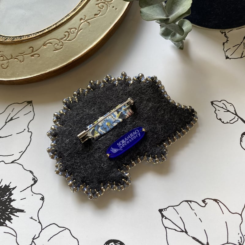 Brooch:Flower Hedgehogハリネズミブローチ『リバティプリントxビーズ