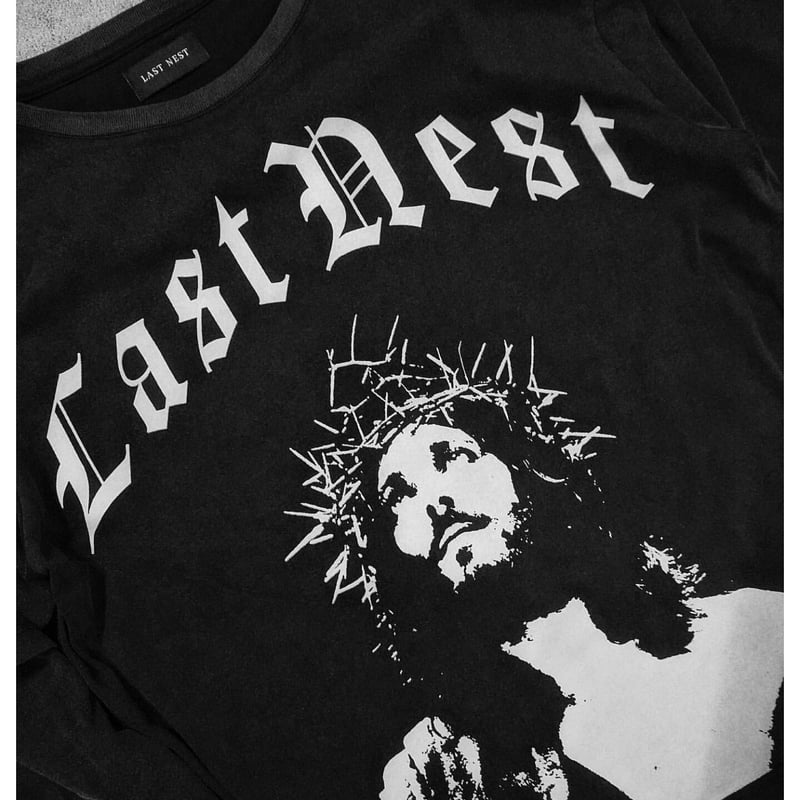LAST NEST jesus layered tee