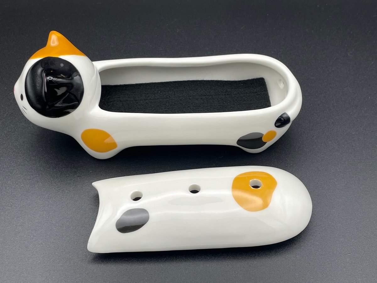 寝かせ線香皿三毛猫 | 仏壇仏具のまつかわ（有）松川仏壇