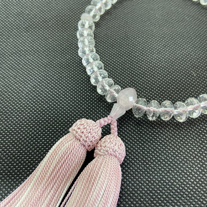 水晶　念珠　新品未使用品 WEB限定】数珠 水晶 ガーネット仕立 正絹頭付房 念珠袋付 | お