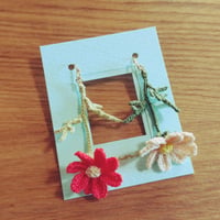秋桜のピアス(朱×ベージュ)