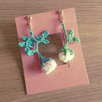 薔薇のイヤリングL(薄桃×白)