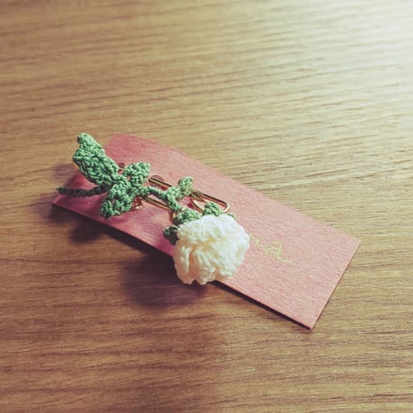 薔薇のブローチ(白)