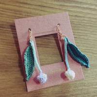 チューリップのピアス(ラベンダー×白)