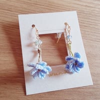 枝垂桜のピアス(水色)