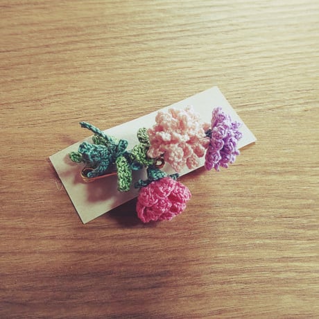 花束のブローチf