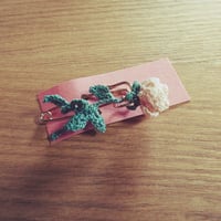 薔薇のブローチ(ベージュ)
