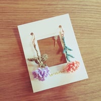 紫陽花とカーネーションのピアス(薄紫×サーモン)