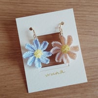 秋桜のピアス(水色×ベージュ)