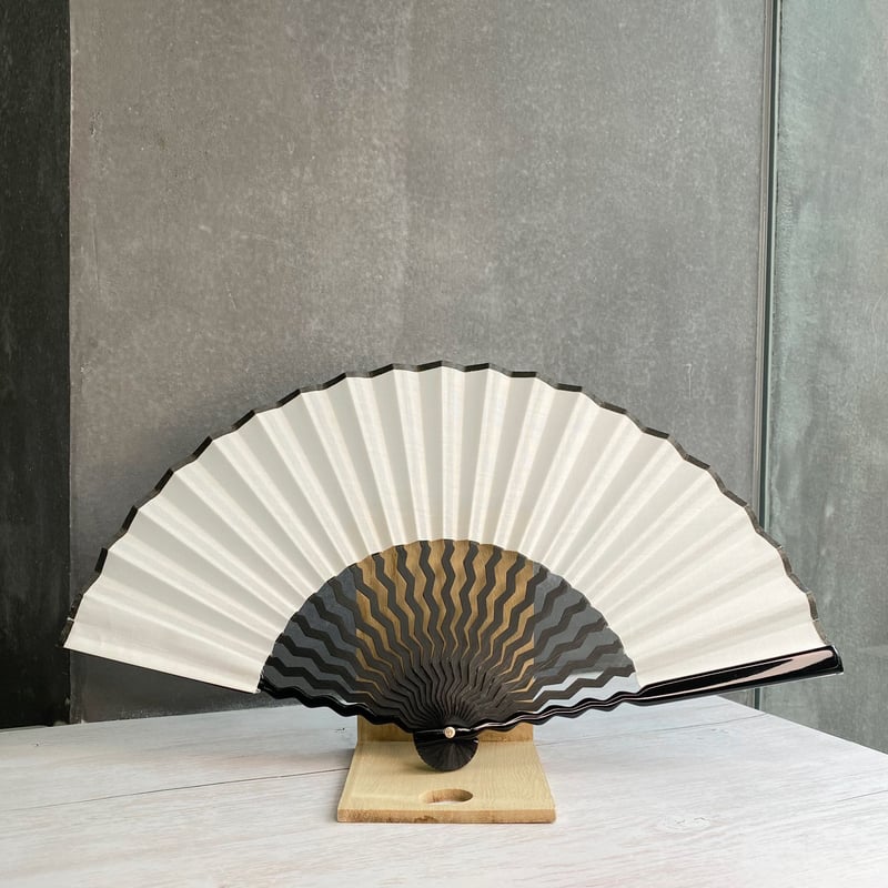 別注】< 西川庄六商店 > GIZAGIZA Fan / White × Black | G