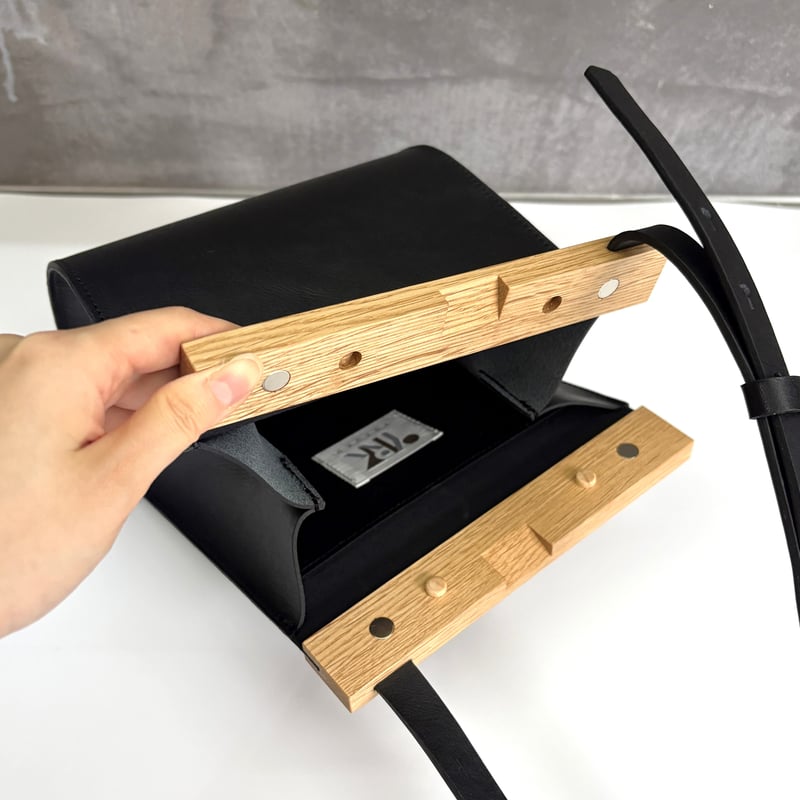 別注】< YURUKU > Clap Wood Round Pouch S / Flat S