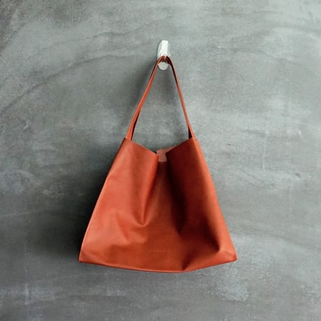 < h concept > CORGA L BAG SMALL / Red