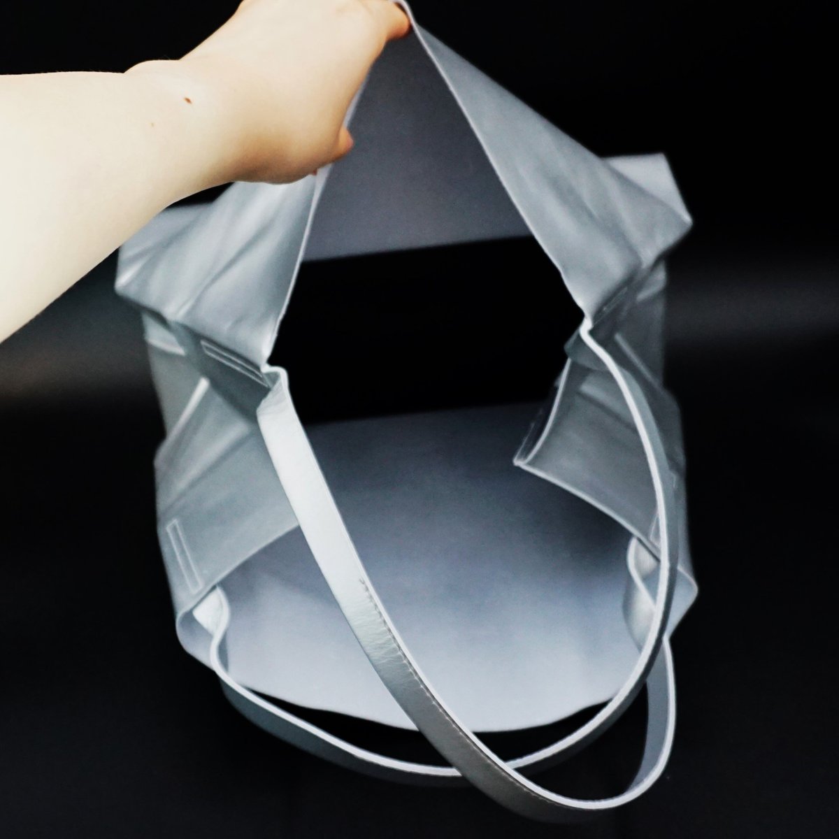 別注】< h concept > CORGA L BAG SMALL / Silver |