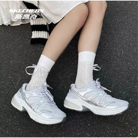 【 他商品との同梱発送不可 】成毅・代言人（SKECHERS・斯凯奇）★ シューズ（月影鞋）銀色・シルバー　※女性用《运动鞋（月影鞋・银色）》