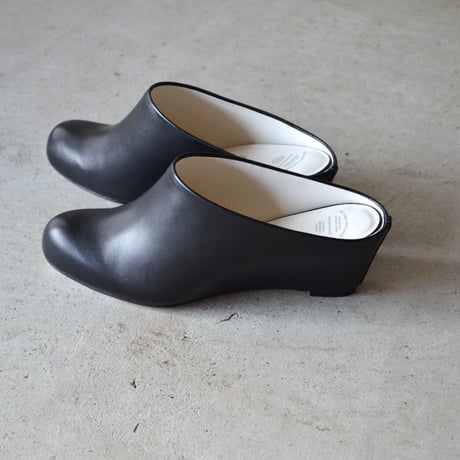 BEAUTIFUL SHOES MULE