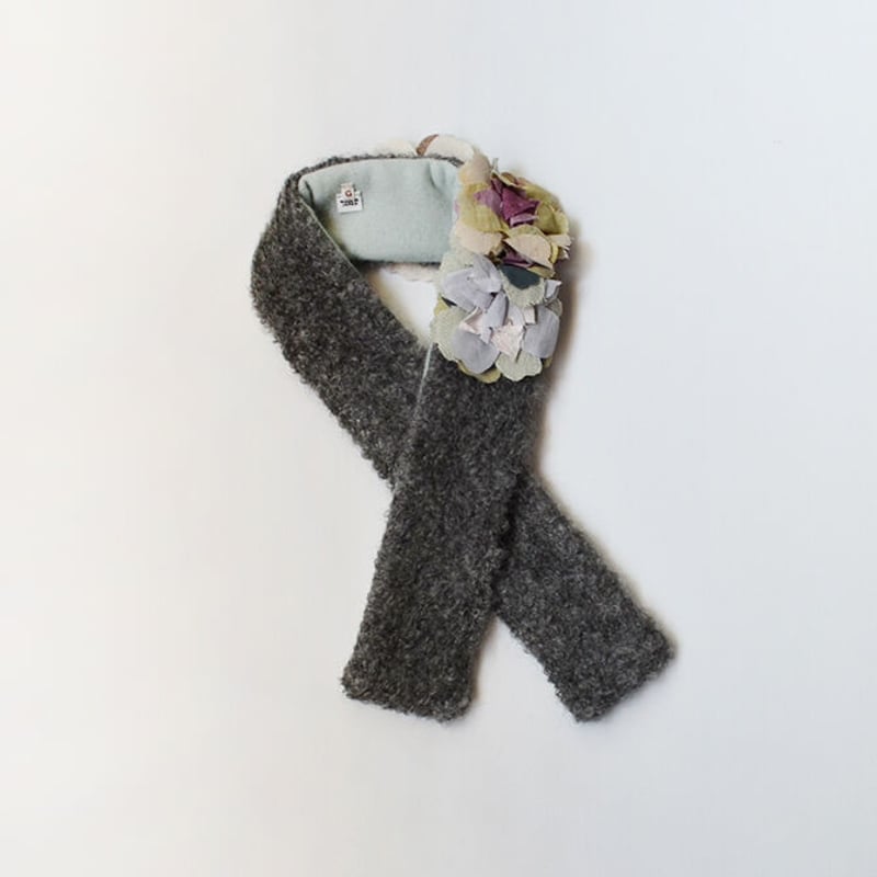 GASA*/無口なゆうじん コサージュストール Ash gray | ichishina GASA*/無口なゆうじん コサージュストール Ash gray | ichishina