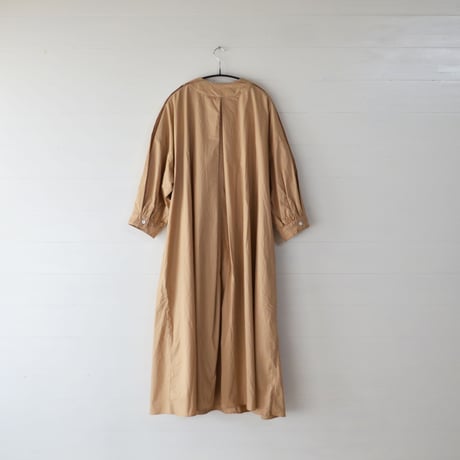 UNIVERSAL TISSU/ シルキータイプライター タックワンピース