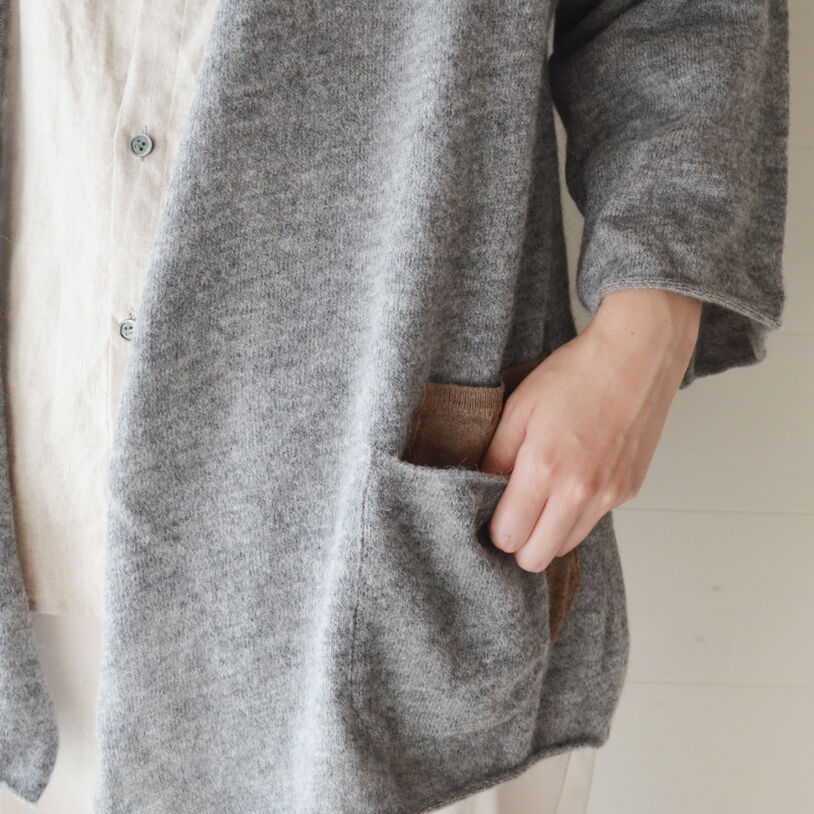 Vlas Blomme /Baby Alpaca Wool Wポケットケープカーディガン (L Vlas Blomme /Baby Alpaca Wool Wポケットケープカーディガン (L