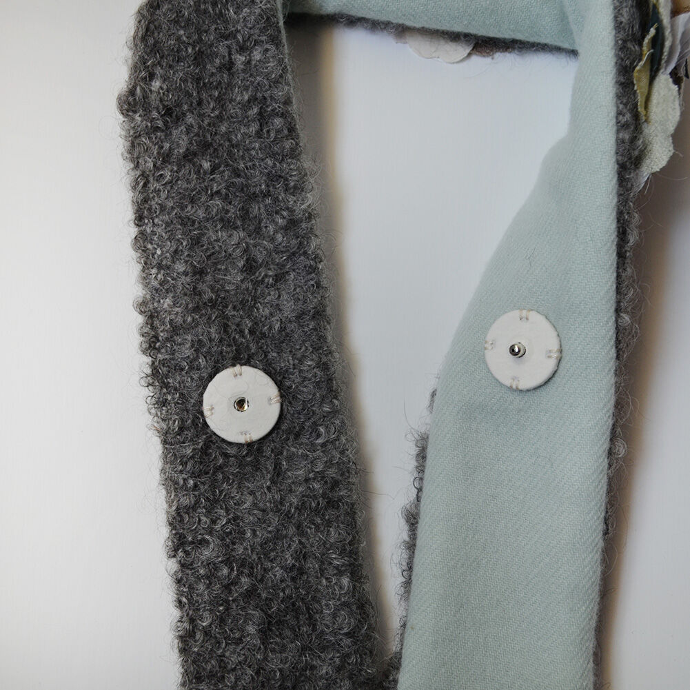 GASA*/無口なゆうじん コサージュストール Ash gray | ichishina GASA*/無口なゆうじん コサージュストール Ash gray | ichishina
