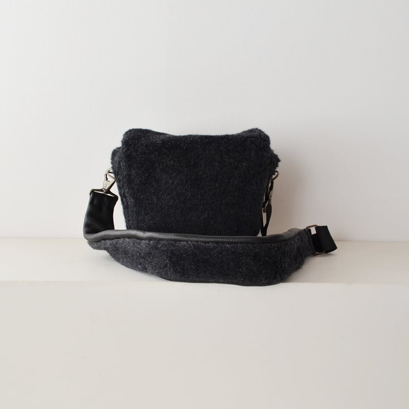 eb.a.gos エバゴス　ウールボア　ボディバッグ ebagos / ボディバッグS・ウールボア | anouk