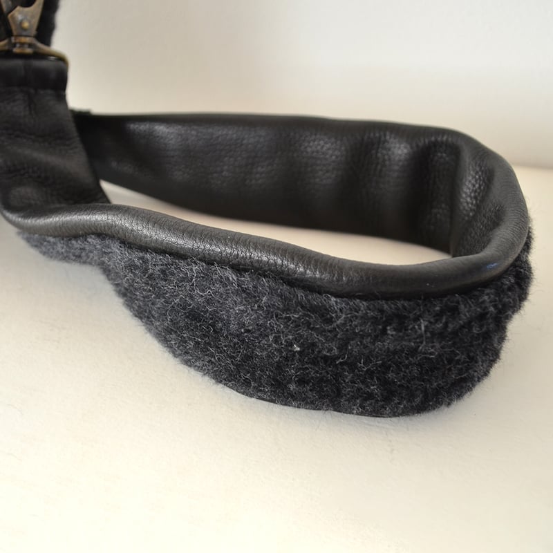 eb.a.gos ボア、ウト、ウト・ボディバッグS Black | ichishina web