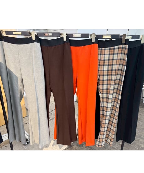 【Lallia Mu】2514730 ピンタックフレアパンツ