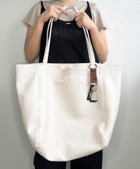 【charmaer 26AW】256760 フェイクレザートートバッグ（チャームとセット販売）