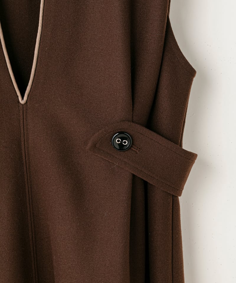 Lallia Mu 25AW】2514610 Vカットストレッチベスト | selectsh