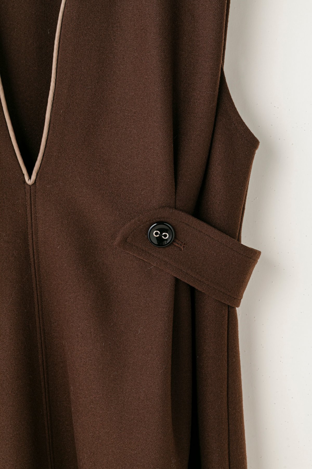 Lallia Mu 25AW】2514610 Vカットストレッチベスト | selectsh