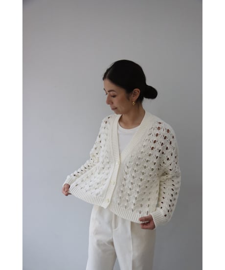 【EMMACULATE】 2261K-54431 コットンポリエステル透かし柄ショート丈Vネックカーディガン