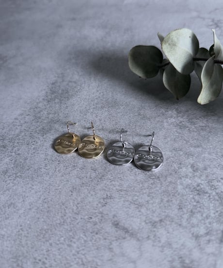 【charmaer 26AW】256704　数量限定　チャーマーオリジナルプレートピアス