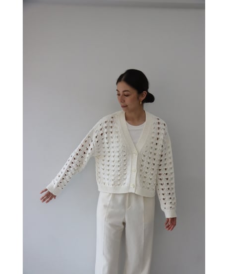 【EMMACULATE】 2261K-54431 コットンポリエステル透かし柄ショート丈Vネックカーディガン